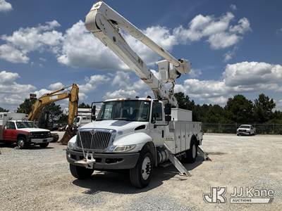 Altec AA55-MH, 60 ft, Material Handling Bucket Truck