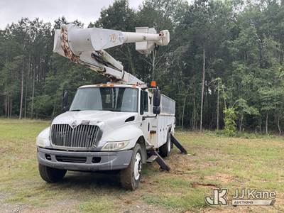 Altec AM55, 60 ft, Over-Center Material Handling Bucket Truck