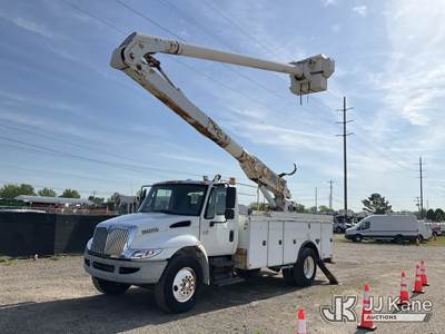 Altec AA600L, 56 ft, Articulating Non-Over Center Bucket Truck