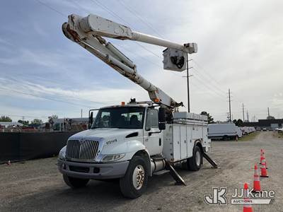 Altec AM855-MH, 60 ft, Over-Center Material Handling Bucket