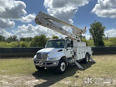 Altec AA55-MH, 61 ft, Material Handling Bucket Truck