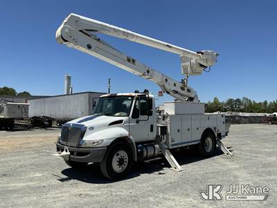 Altec AA55-MH, 60 ft, Material Handling Bucket Truck