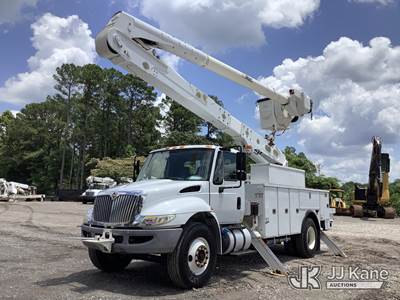 Altec AA55E-MH, 60 ft, Material Handling Bucket Truck
