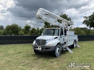 Altec AA55, 61 ft, Material Handling Bucket Truck