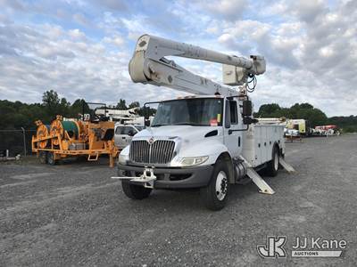 Altec AA55MH, 60 ft, Material Handling Bucket Truck