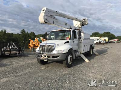 Altec AA55MH, 60 ft, Material Handling Bucket Truck