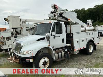 Altec AT41M, 45 ft, Articulating & Telescopic Material Handling Bucket Truck