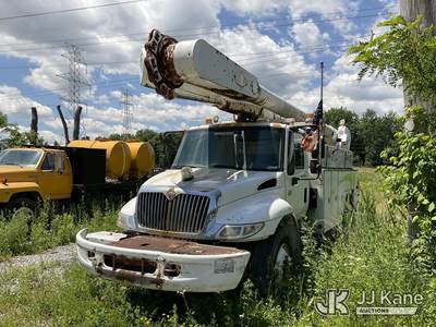 Altec AM55-MH, 60 ft, Over-Center Material Handling Bucket Truck