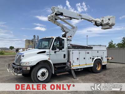Altec TA41M, 46 ft, Articulating & Telescopic Material Handling Bucket Truck