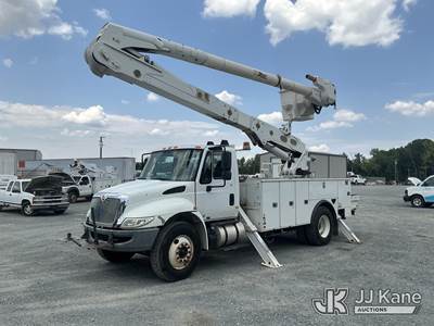 Altec AA55, 60 ft, Material Handling Bucket Truck