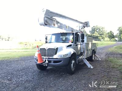 Altec AA55-MH, 60 ft, Material Handling Bucket Truck