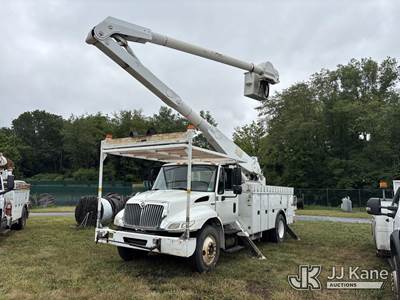 Altec AA755L, 60 ft, Material Handling Bucket Truck