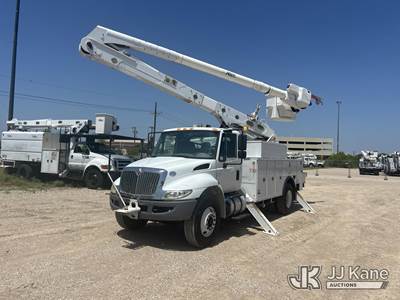 Altec AA55-MH, 60 ft, Material Handling Bucket Truck