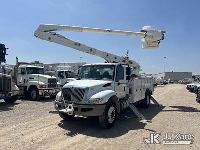 Altec AA55-MH, 61 ft, Material Handling Bucket Truck