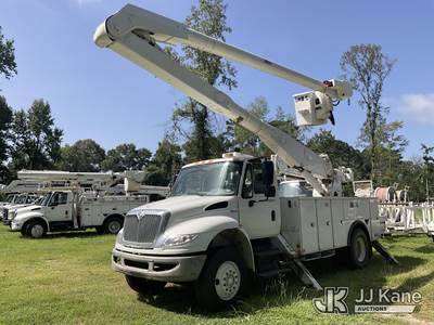 Altec AA755L, 60 ft, Material Handling Bucket Truck