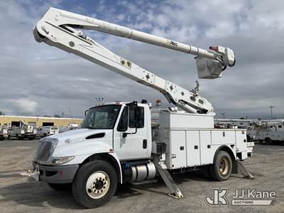 Altec AA55E-MH, 60 ft, Material Handling Bucket Truck