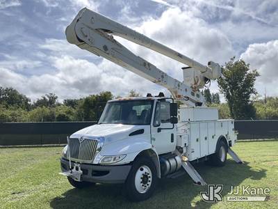 Altec AA55-MH, 61 ft, Material Handling Bucket Truck