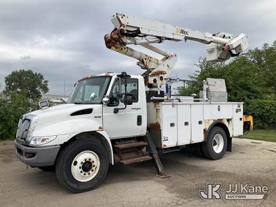 Altec TA41M, 46 ft, Articulating & Telescopic Material Handling Bucket Truck