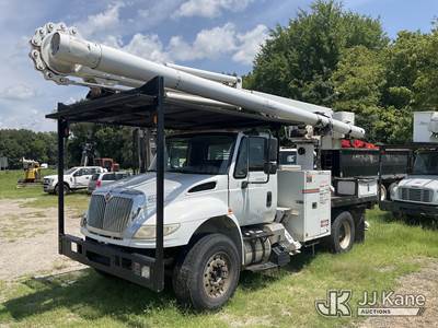 Altec LR758, 63 ft, Over-Center Bucket Truck