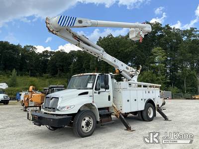 Altec AM55-MH, 60 ft, Over-Center Material Handling Bucket Truck