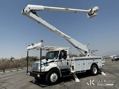 Altec AA755L, 61 ft, Bucket Truck