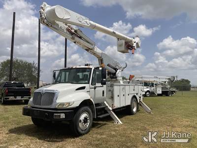 Altec AM55-E, 60 ft, Over-Center Material Handling Bucket Truck