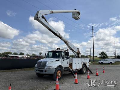 Altec AA755L, 60 ft, Articulating Non-Over Center Bucket Truck
