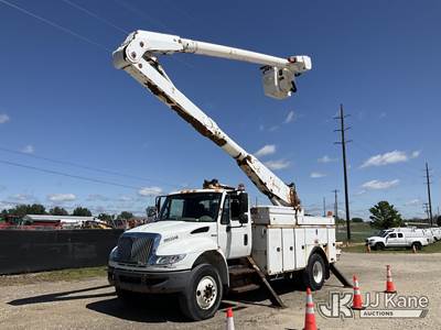 Altec AA755L, 60 ft, Material Handling Bucket Truck