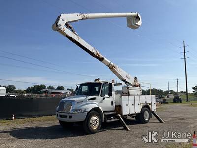Altec AA755L, 60 ft, Articulating Non-Over Center Bucket Truck