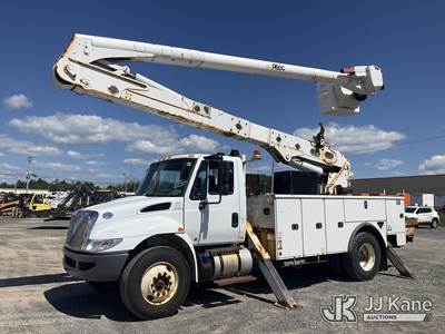 Altec AA55, 61 ft, Material Handling Bucket Truck