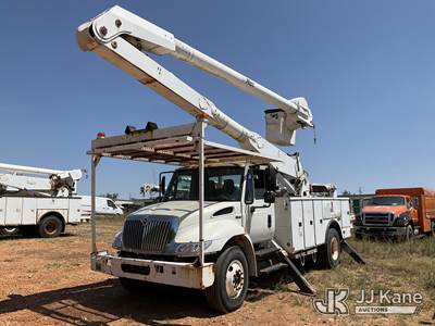 Altec AA755, 60 ft, Material Handling Bucket Truck