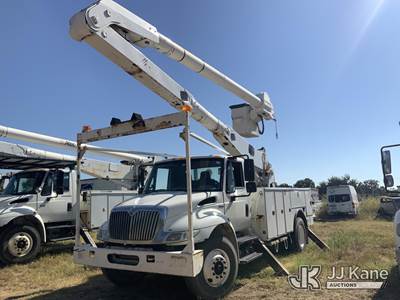 Altec AA755L, 60 ft, Material Handling Bucket Truck