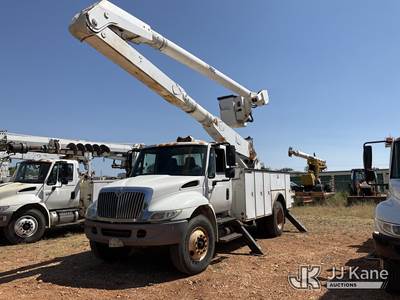 Altec AA755L, 60 ft, Material Handling Bucket Truck