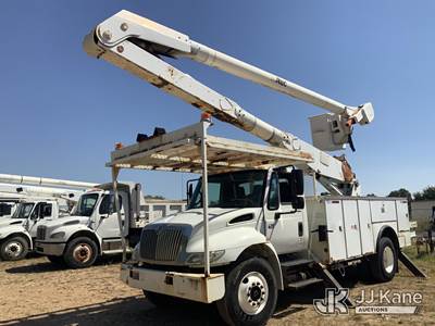 Altec AA755L, 60 ft, Material Handling Bucket Truck