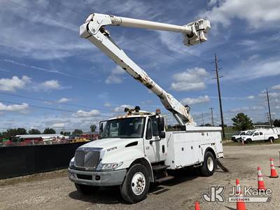 Altec AA600L, 56 ft, Articulating Non-Over Center Bucket Truck