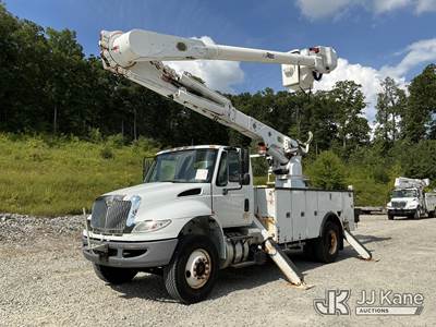 Altec AM55-MH, 61 ft, Over-Center Material Handling Bucket Truck