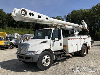 Altec AM855, 60 ft, Material Handling Bucket Truck