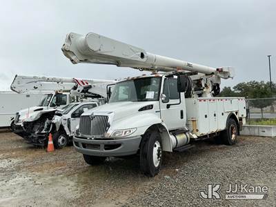 Altec AM855, 60 ft, Over-Center Material Handling Bucket Truck