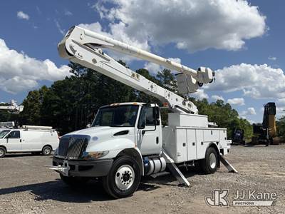 Altec AA55-MH, 60 ft, Material Handling Bucket Truck