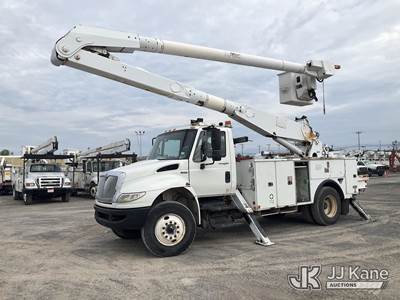 Altec AA755L, 60 ft, Material Handling Bucket Truck