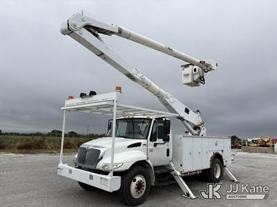 Altec AA755L, 60 ft, Material Handling Bucket