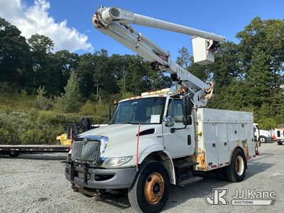 Altec L42A, 47 ft, Over-Center Bucket Truck