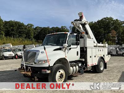 Altec AT41M, 46 ft, Articulating & Telescopic Material Handling Bucket Truck