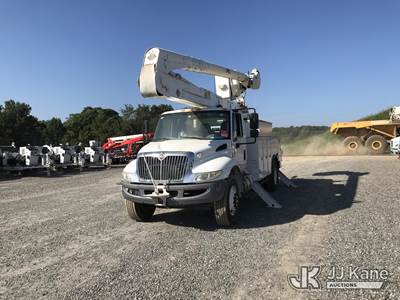 Altec AA55, 61 ft, Material Handling Bucket Truck