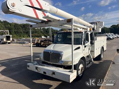 Altec AA755L, 60 ft, Bucket Truck