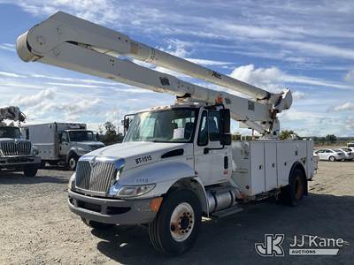 Altec AA755-MH, 60 ft, Material Handling Bucket Truck