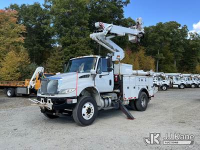 Altec AT41-MH, 46 ft, Articulating & Telescopic Material Handling Bucket Truck