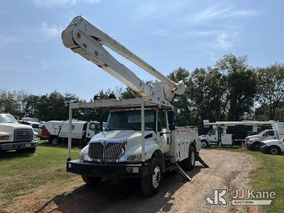 Altec AA55-MH, 60 ft, Material Handling Bucket Truck