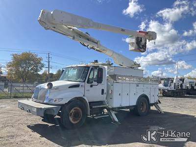 Altec AM855, 60 ft, Over-Center Material Handling Bucket Truck