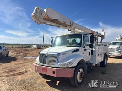 Altec AM855, 60 ft, Over-Center Material Handling Bucket Truck